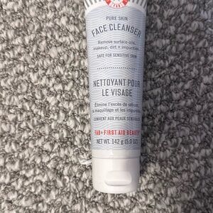 First Aid Beauty Pure Skin Cleanser - White and Red